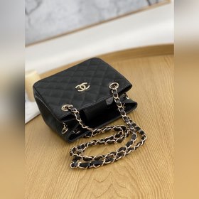 CHANEL Новая модель сумки через плечо от Chanel