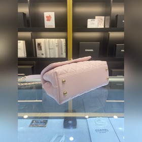 Новая осенне-зимняя коллекция сумок Chanel через плечо