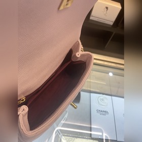 Новая осенне-зимняя коллекция сумок Chanel через плечо
