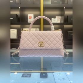 Новая осенне-зимняя коллекция сумок Chanel через плечо