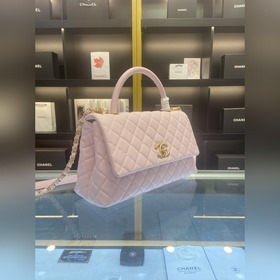 Новая осенне-зимняя коллекция сумок Chanel через плечо