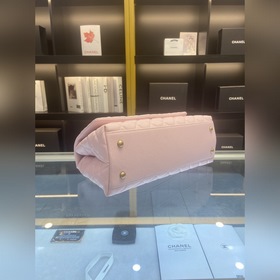 Новая осенне-зимняя коллекция сумок Chanel через плечо