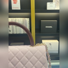 Новая осенне-зимняя коллекция сумок Chanel через плечо