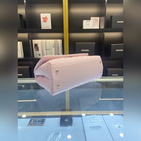 Новая осенне-зимняя коллекция сумок Chanel через плечо