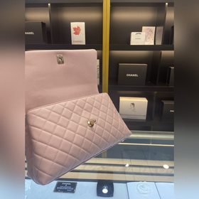 Новая осенне-зимняя коллекция сумок Chanel через плечо