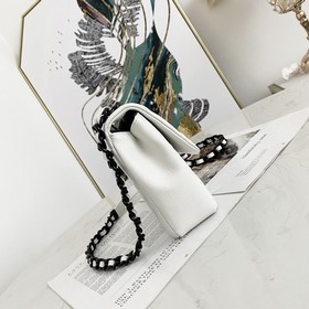 Chanel 21 весенняя коллекция &nbsp; Сумка-панд с клапаном и ц