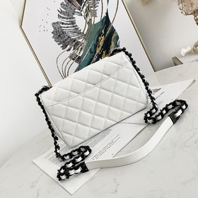Chanel 21 весенняя коллекция &nbsp; Сумка-панд с клапаном и ц