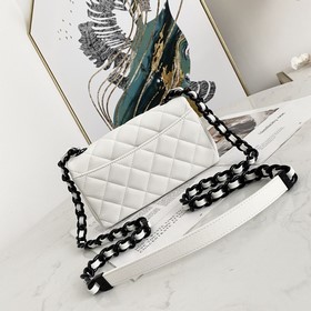 Chanel 21 весенняя коллекция &nbsp; Сумка «Панда» с клапаном 