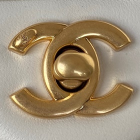 Chanel 22B популярная модель AS3457 в наличии. CF с металлическим