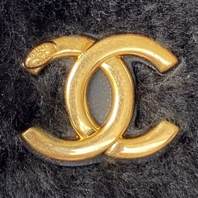 Сумка для косметики Chanel 22B из шерсти, с длинным ремнем через 
