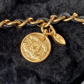 Сумка для косметики Chanel 22B из шерсти, с длинным ремнем через 