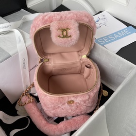 Сумка для косметики Chanel 22B из шерсти, с длинным ремнем через 