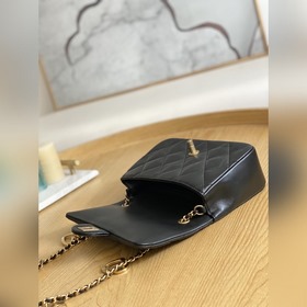 Chanel 22B – популярная модель в наличии CF с металлическим подве