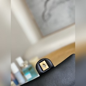 Chanel 22B – популярная модель в наличии CF с металлическим подве