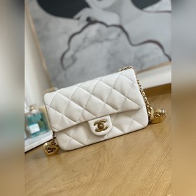 Chanel 22B – популярная модель в наличии CF с металлическим подве