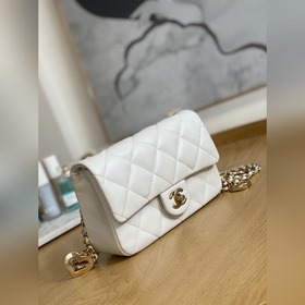 Chanel 22B – популярная модель в наличии CF с металлическим подве
