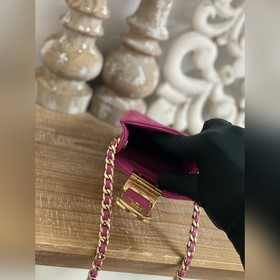 Новая сумка через плечо от Chanel