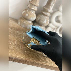 Новая сумка через плечо от Chanel