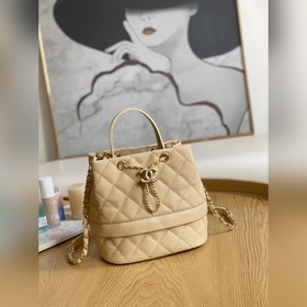 Новая сумка-бакет от Chanel