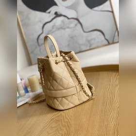 Новая сумка-бакет от Chanel
