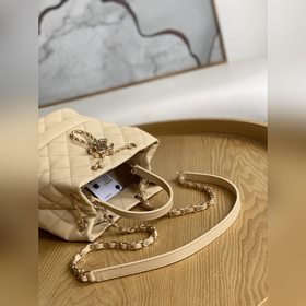 Новая сумка-бакет от Chanel