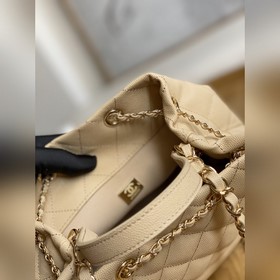 Новая сумка-бакет от Chanel