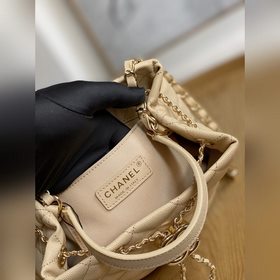 Новая сумка-бакет от Chanel