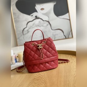 Новая сумка-бакет от Chanel