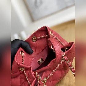 Новая сумка-бакет от Chanel