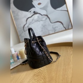 Новая сумка-бакет от Chanel