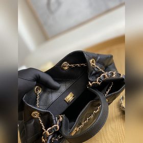 Новая сумка-бакет от Chanel