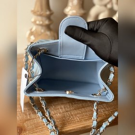 Новейшая сумка-тоут от CHANEL, серия «Кожа с текстурой икры», лак