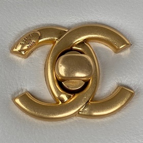 Chanel 22B популярная модель AS3456 в наличии. CF с металлическим