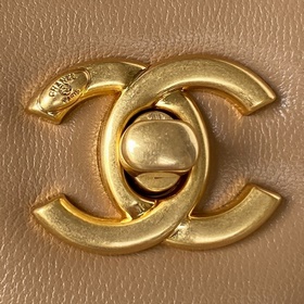 Chanel 22B популярная модель AS3456 в наличии. CF с металлическим