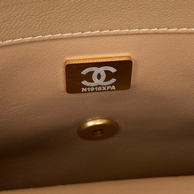 Chanel 22B популярная модель AS3456 в наличии. CF с металлическим