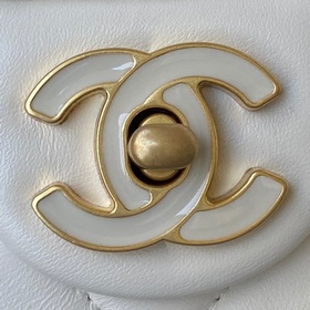 Новая модель Chanel 22p с эмалевой застежкой AS3114, весна-лето, 