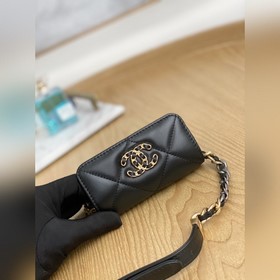 Новая модель кожаного кошелька Chanel с цепочкой