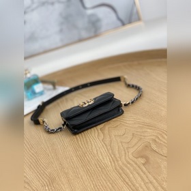 Новая модель кожаного кошелька Chanel с цепочкой