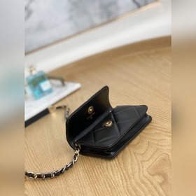 Новая модель кожаного кошелька Chanel с цепочкой