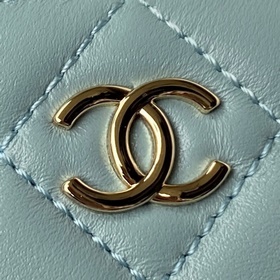 Chanel22p A Жемчужно-красная кошелька с изящной цепочкой. Миниатю