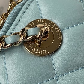 Chanel22p A Жемчужно-красная кошелька с изящной цепочкой. Миниатю