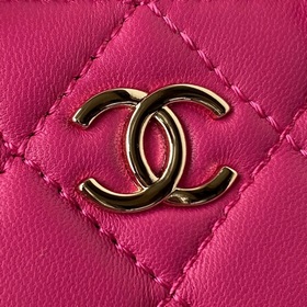 Chanel22p A Жемчужно-красная кошелька с изящной цепочкой. Миниатю