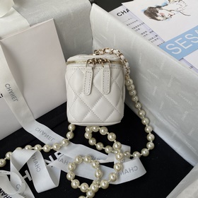 Chanel22p A Жемчужно-красная кошелька с изящной цепочкой. Миниатю