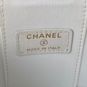 Chanel22p A Жемчужно-красная кошелька с изящной цепочкой. Миниатю