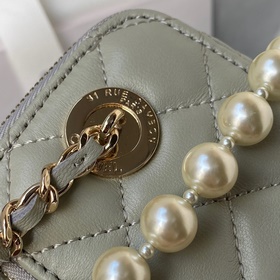 Chanel22p A Жемчужно-красная кошелька с изящной цепочкой. Миниатю