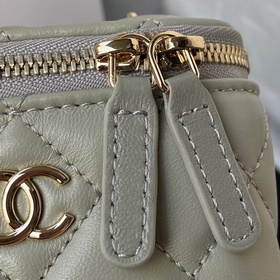 Chanel22p A Жемчужно-красная кошелька с изящной цепочкой. Миниатю