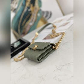 Кошелек Chanel с цепочкой Качество и внешний вид сочетаются в это