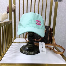 Бейсболка Chanel CHANEL Бейсболка с козырьком, лаконичная, стильн