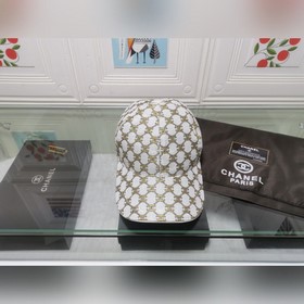 Бейсболка из золотистой ткани Chanel, подходит для любого времени