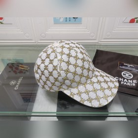 Бейсболка из золотистой ткани Chanel, подходит для любого времени
